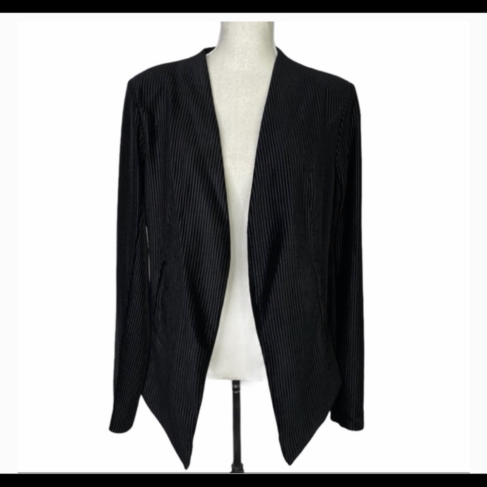 NWT BCBGeneration Open Front Pintuck Blazer - L✨